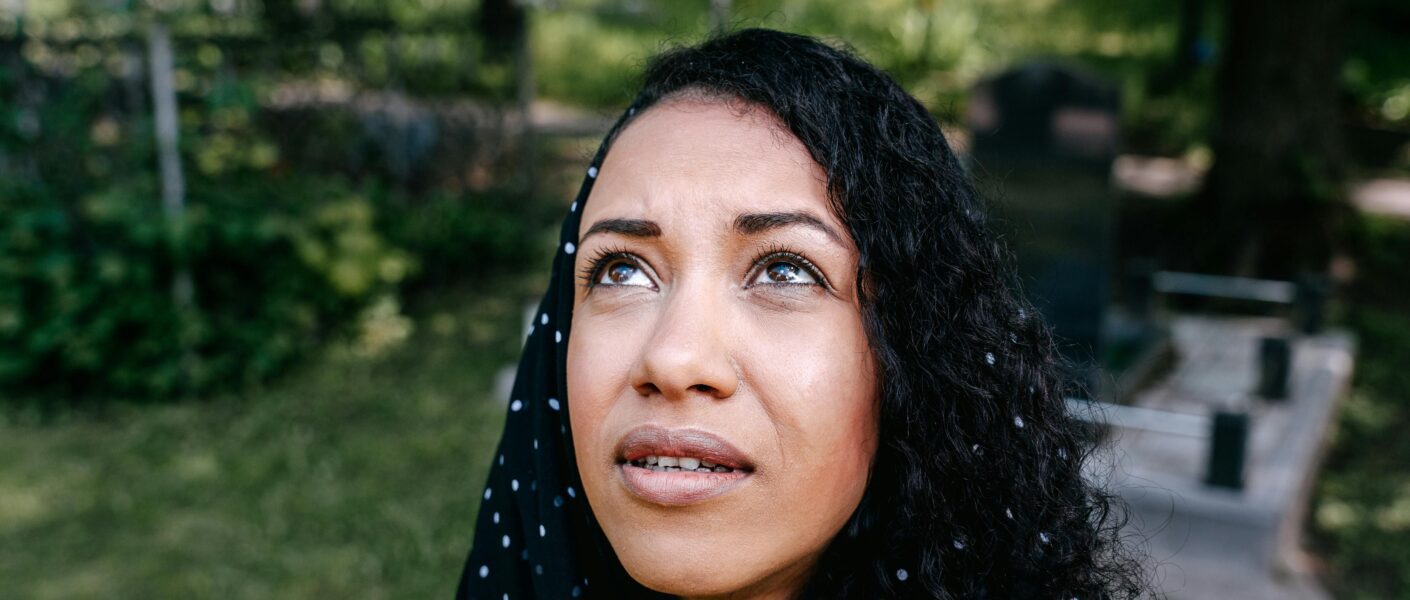 looking up to God, fervent prayer, black woman looking up to God in prayer,